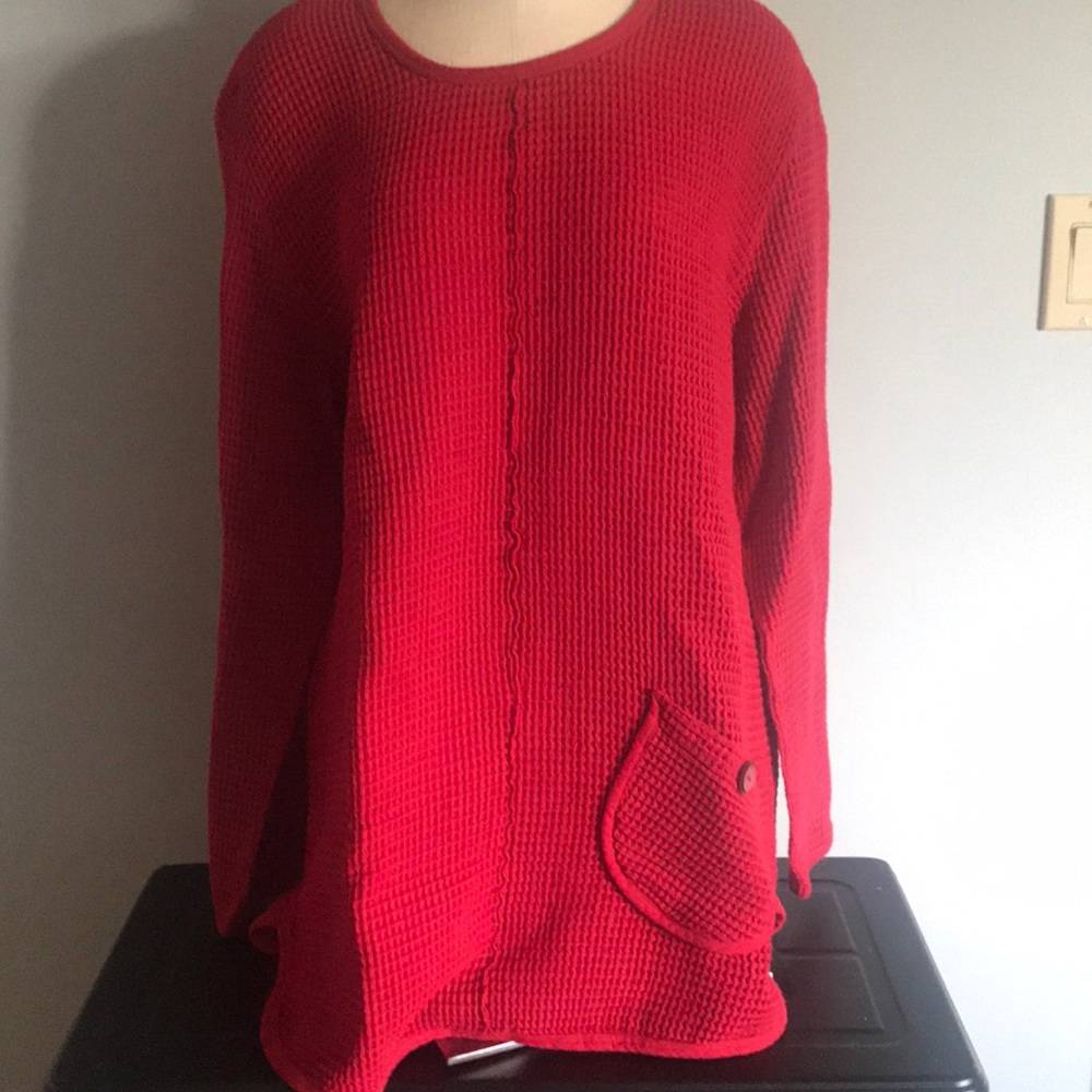 NWT 100% preshrunk runs large. No smoking or pets